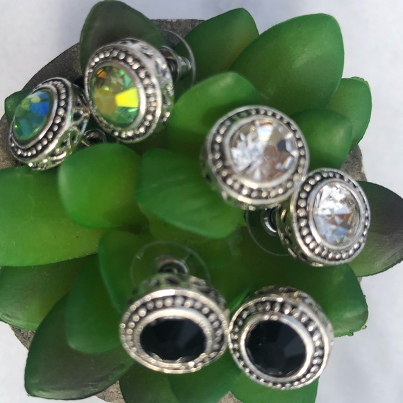 Beautiful set of 3 earrings ✨ Timeless and Classic Feel ✨ - Picture 2 of 15